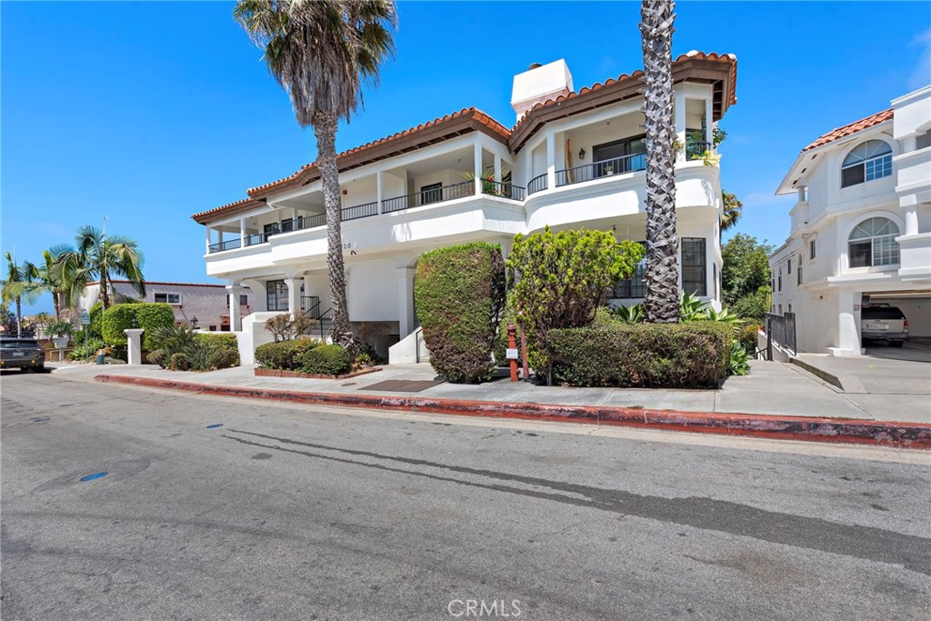 210 Avenida Montalvo