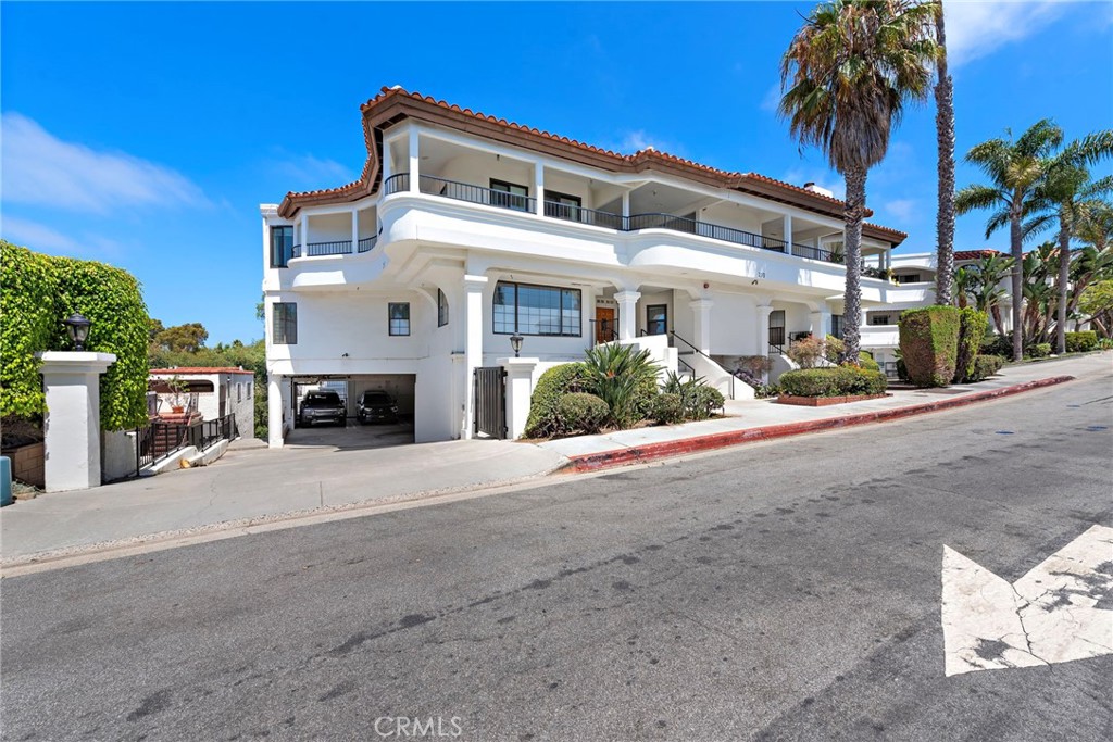 210 Avenida Montalvo