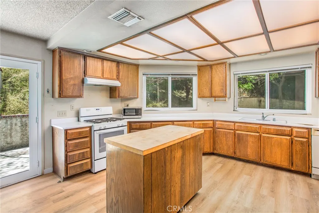 Pomona, California 91766, United States, 4 Bedrooms Bedrooms, ,2 BathroomsBathrooms,Residential,Active,167961