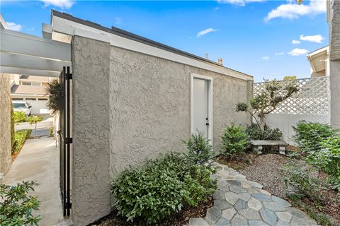Tiny photo for 18576 Vallarta Dr, Huntington Beach, CA 92646 (MLS # OC25270087)