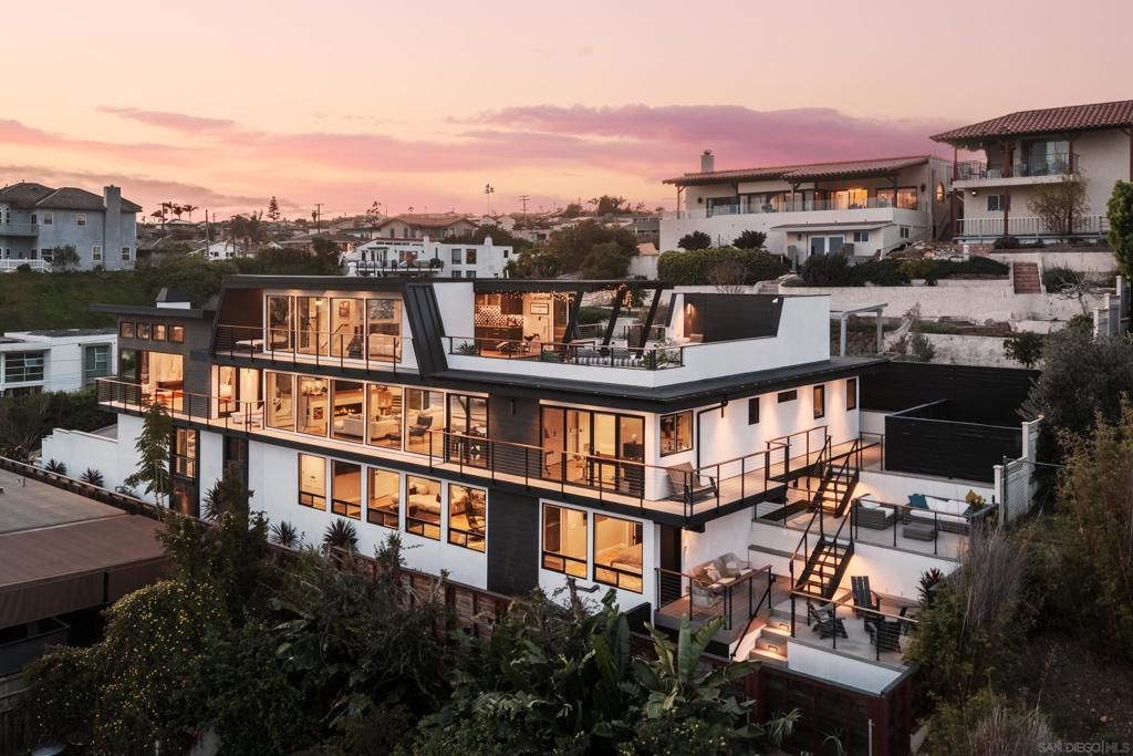 Photo of 3330 Ingelow St St, San Diego, CA 92106 (MLS # 260003262SD)