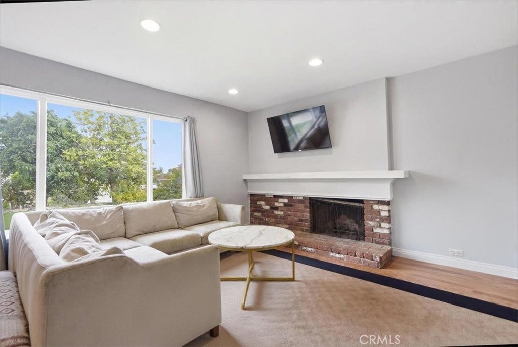 Photo of 9533 Frankirst Ave, North Hills, CA 91343 (MLS # SR26189243)