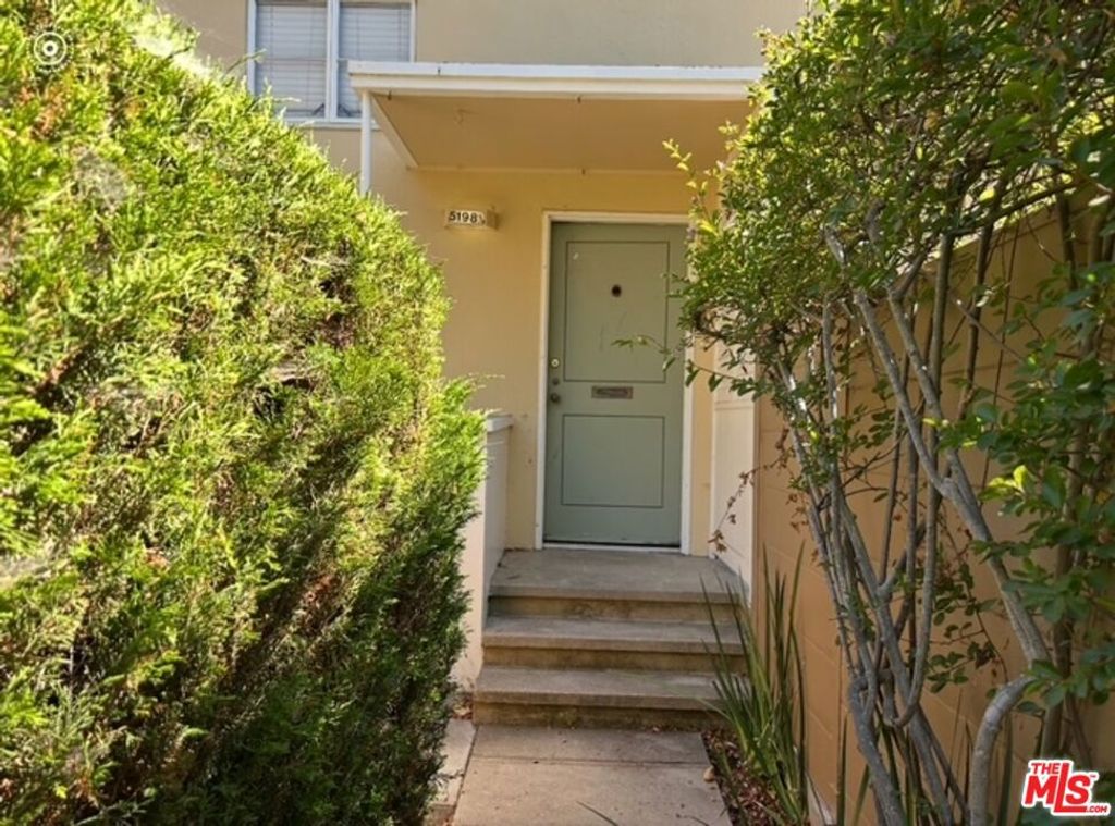 Photo of 5198 1/2 Village Grn, Los Angeles, CA 90016 (MLS # 25573099)