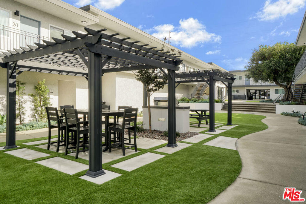 23805 Arlington Avenue