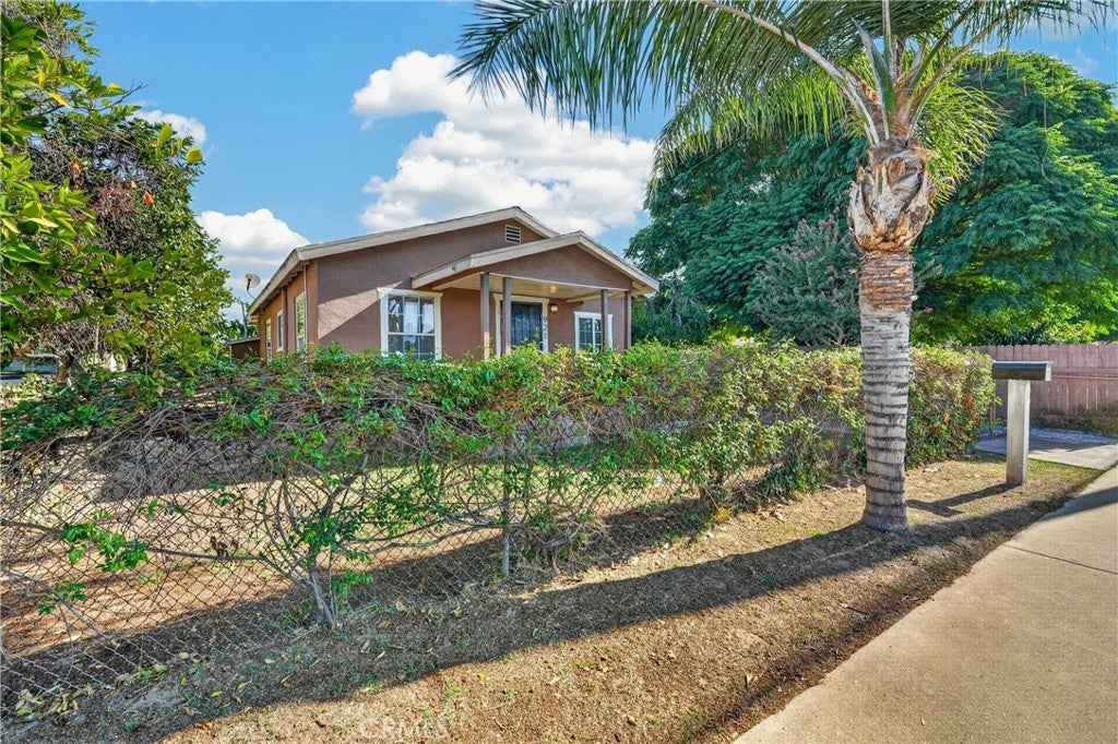 921 W Grand