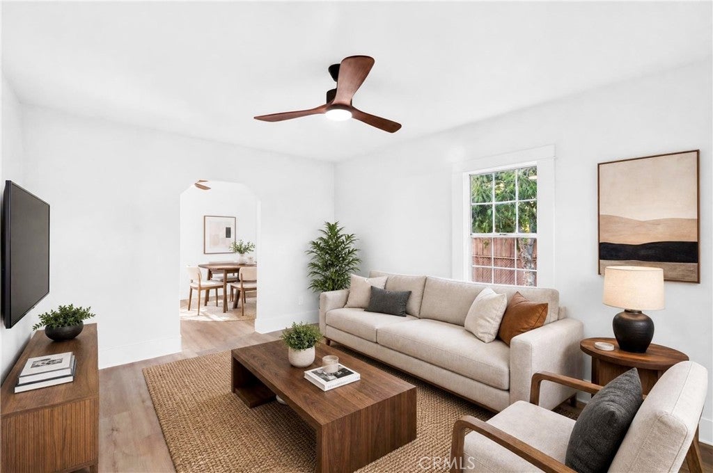 921 W Grand