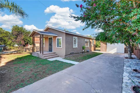 Photo of 921 W Grand AVE, Pomona, CA 91766 (MLS # CV26180308)
