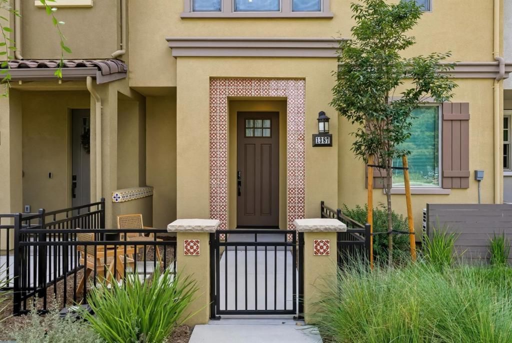 Photo of 1387 W Middlefield Road, Mountain View, CA 94043 (MLS # ML82023441)