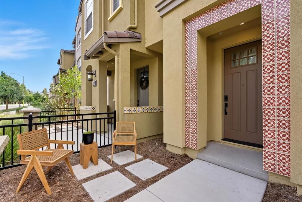Photo of 1387 W Middlefield Road, Mountain View, CA 94043 (MLS # ML82023441)