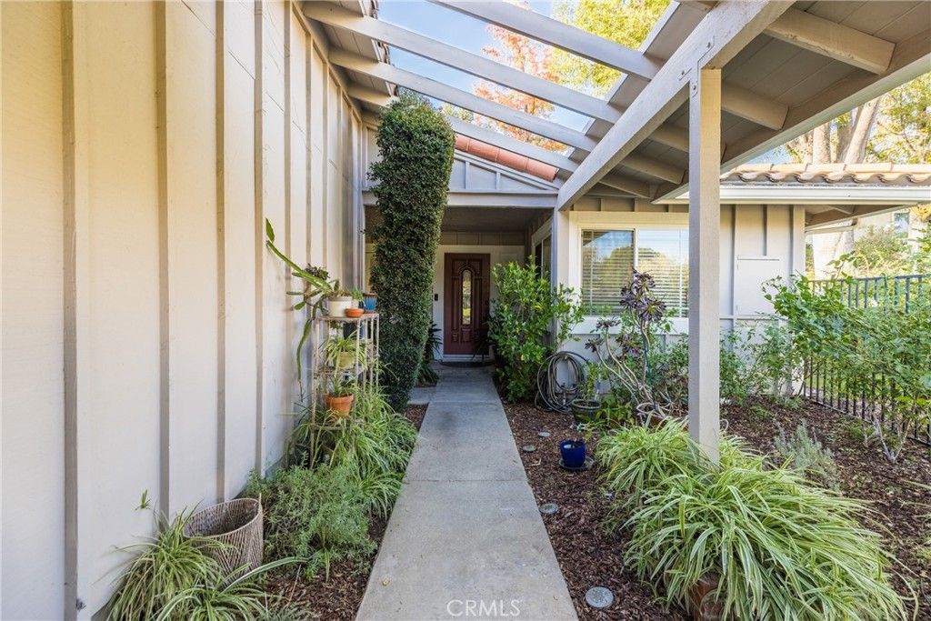 Photo of 2819 Lakeridge Lane, Westlake Village, CA 91361 (MLS # SR25266429)