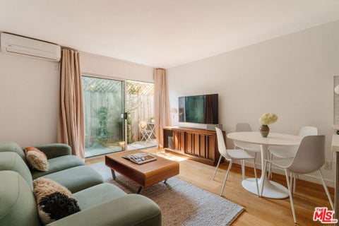 Photo of 40 18th Avenue #2, Venice, CA 90291 (MLS # 26999367)