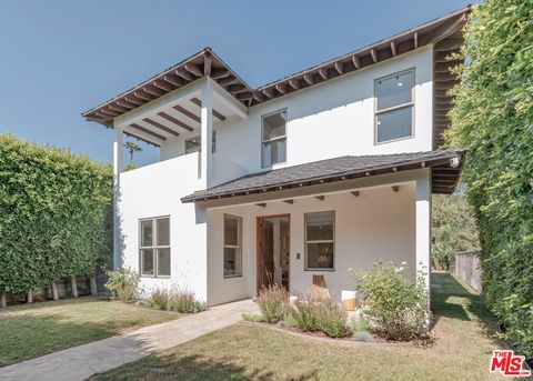 Photo of 3496 Redwood Avenue, Los Angeles, CA 90066 (MLS # 26830945)