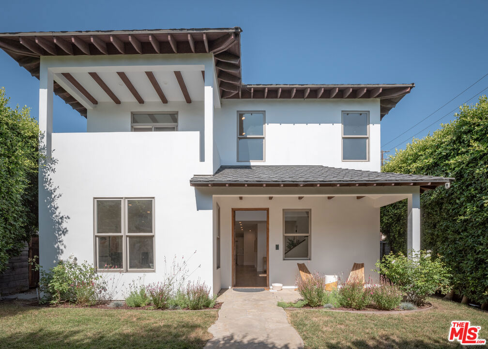 3496 Redwood Avenue