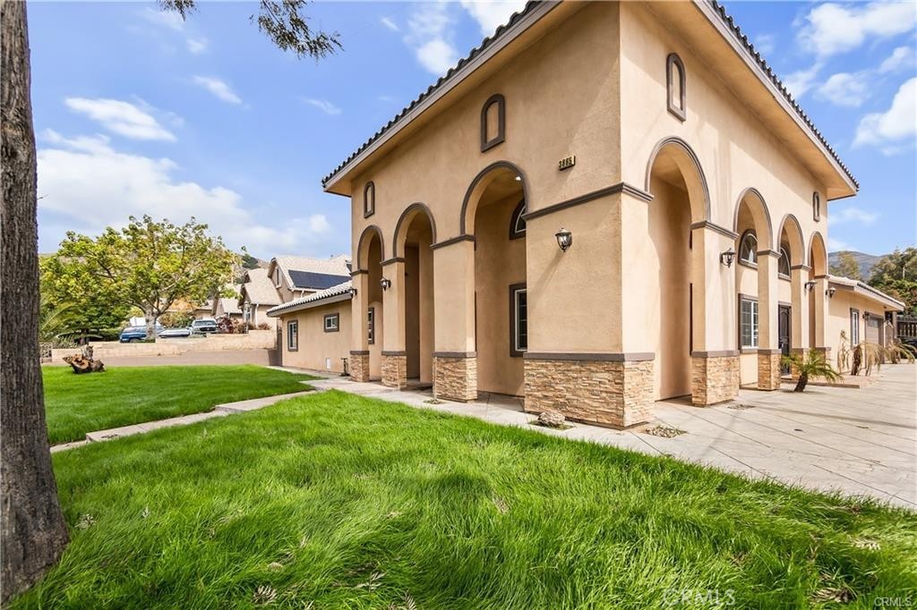 3865 Del Rosa Avenue