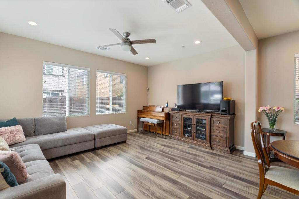 1533 Keats Place