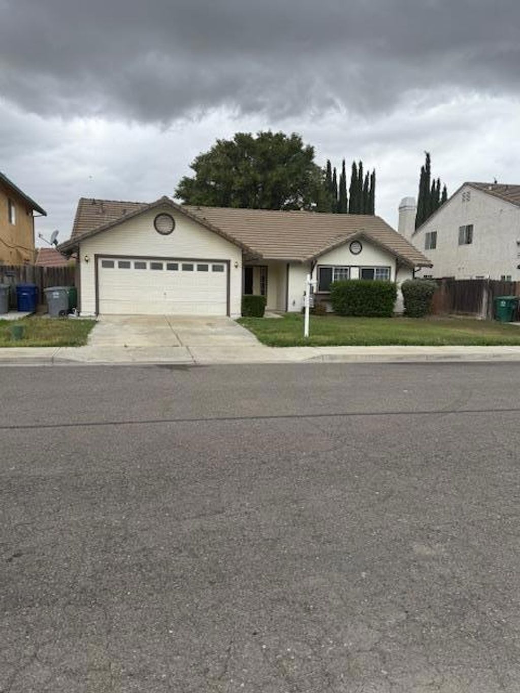 Photo of 375 Chestnut Street, Los Banos, CA 93635 (MLS # ML82045619)