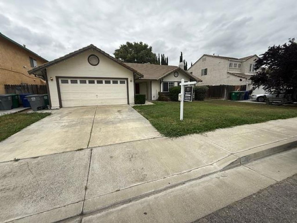 Photo of 375 Chestnut Street, Los Banos, CA 93635 (MLS # ML82045619)