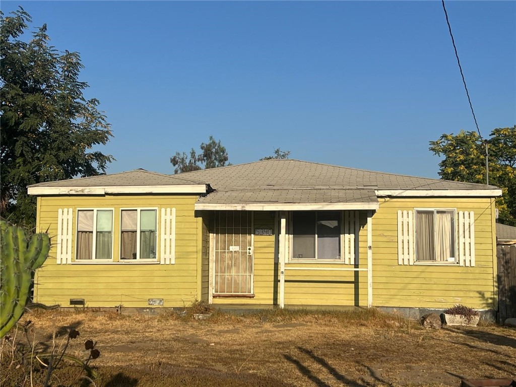 ATTENTION INVESTORS, FLIPPERS, AND OWNER-USERS – Don’t miss this rare opportunity to own a charming fixer with exceptional potential in a quiet North El Monte neighborhood. First time on the market in 25+ years! Single-story 2 bed, 2 bath home with 1,136 sq. ft on a massive 30,164 sq. ft. lot with 80+ ft. frontage. It was a horse property. Endless potential—renovate, expand, or redevelop. Huge backyard for entertaining, pool, gardens, or ADU. Detached 2-car garage. Prime location near shopping, dining, freeways, Santa Anita Race Track, L.A. County Arboretum & USC Arcadia Hospital. AS-IS, cash only. Don’t miss this rare opportunity!
