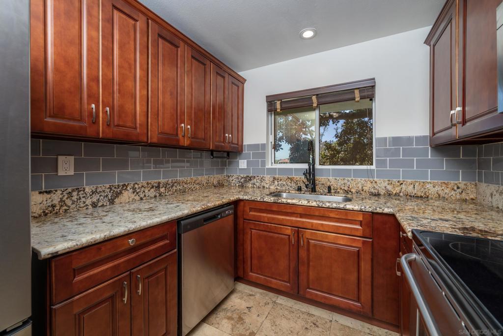 2568 Albatross St 3K