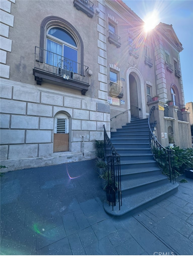 502 S Westlake Avenue