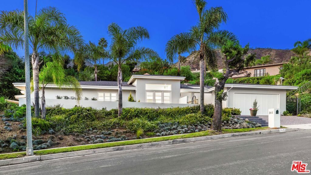 Photo of 341 Surfview Drive, Pacific Palisades, CA 90272 (MLS # 25601145)