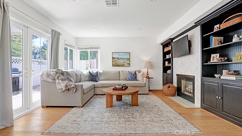 24 Santa Monica