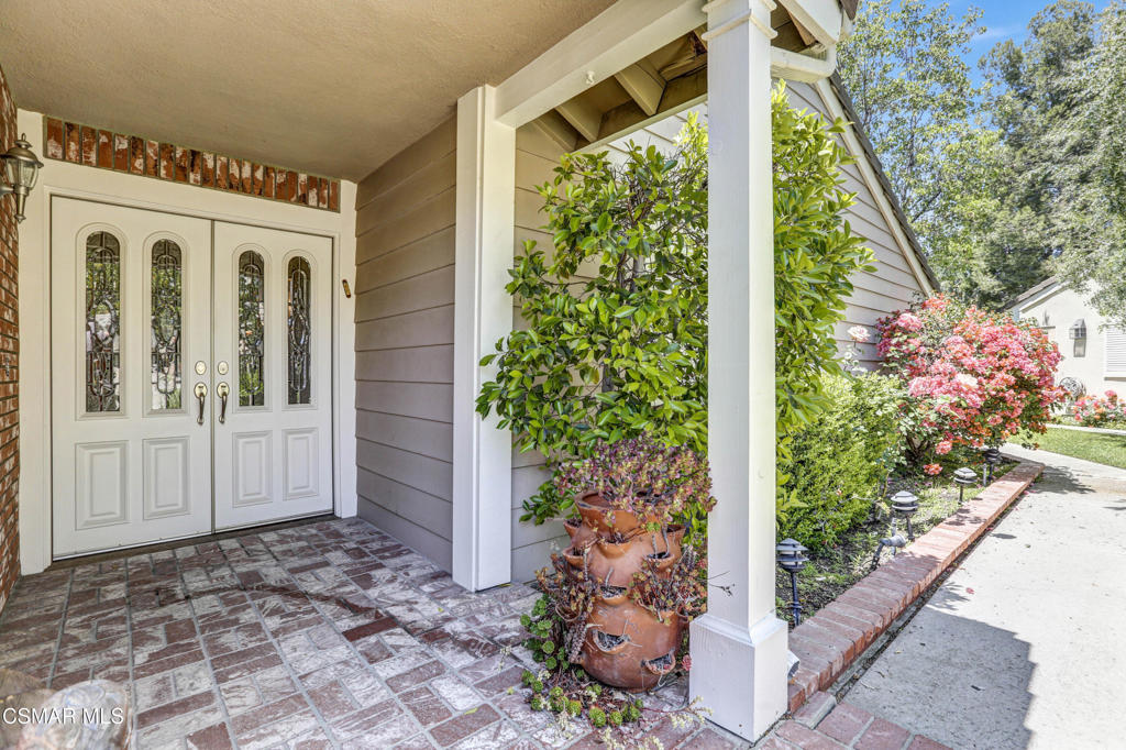 2942 Winding Lane