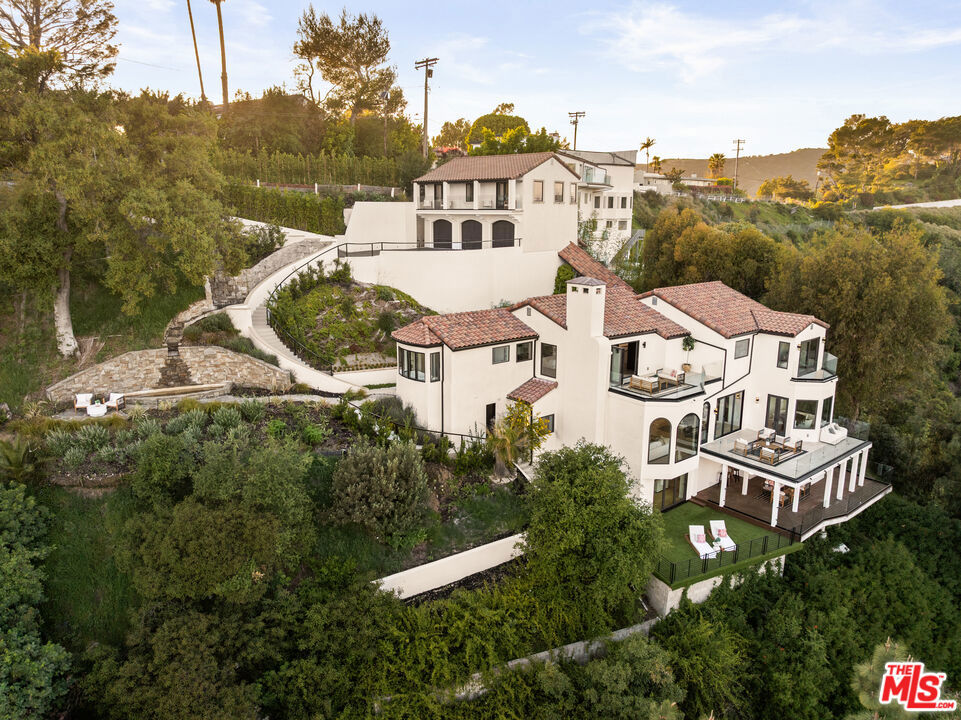 1648 Summitridge