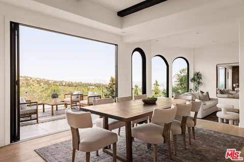 1648 Summitridge Beverly Hills CA 90210