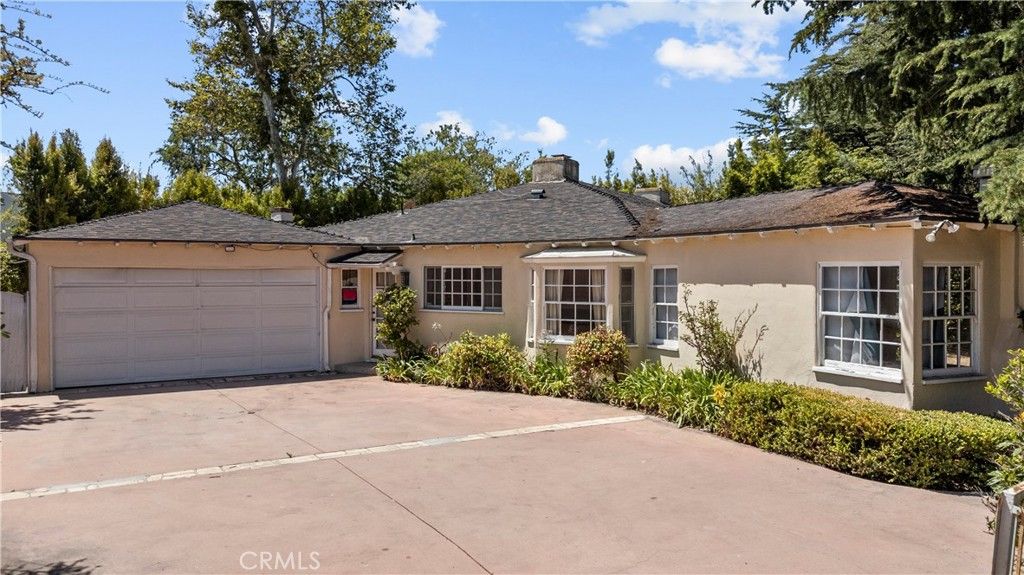 Photo of 11120 W Sunset Boulevard, Los Angeles, CA 90049 (MLS # TR25170165)