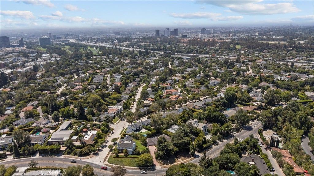 Photo of 11120 W Sunset Boulevard, Los Angeles, CA 90049 (MLS # TR25170165)