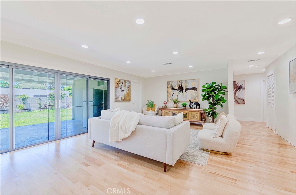 2215 El Monte Avenue