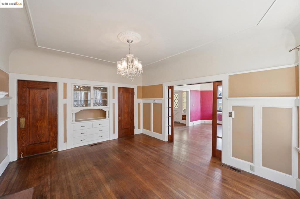 EAST END - Residential