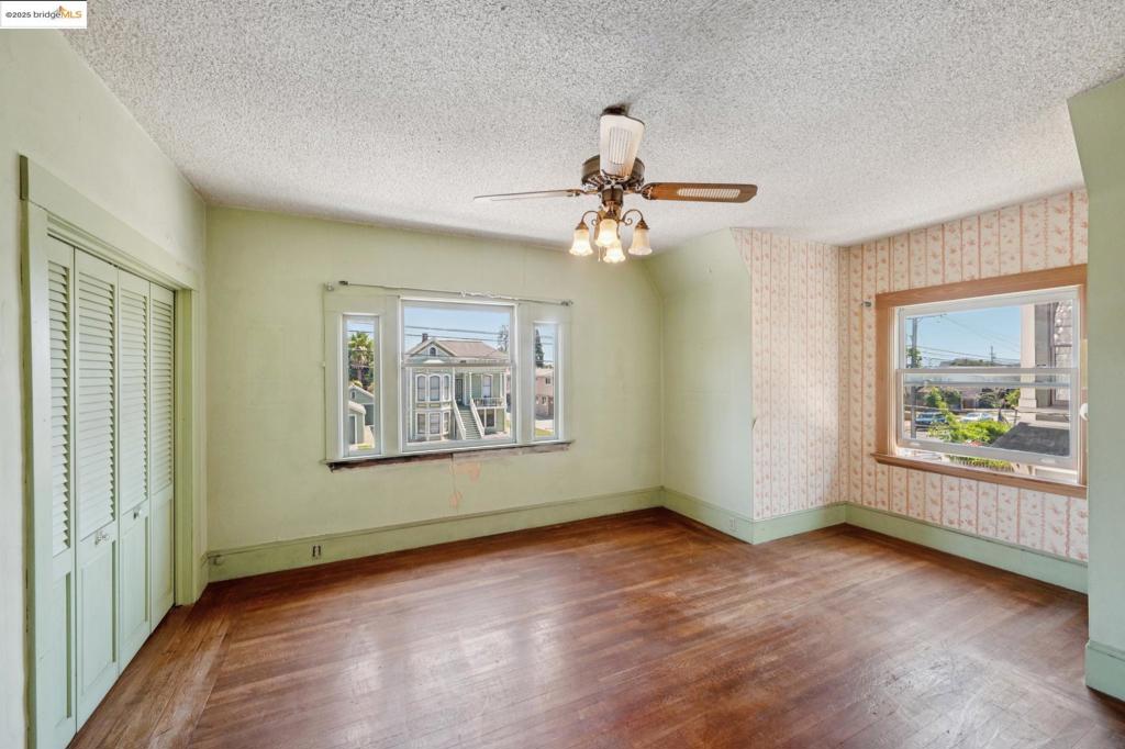 EAST END - Residential