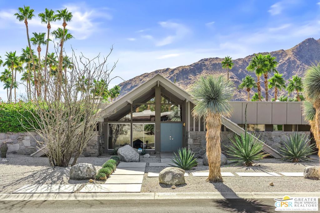 Photo of 797 W Via Vadera, Palm Springs, CA 92262 (MLS # 25619567PS)