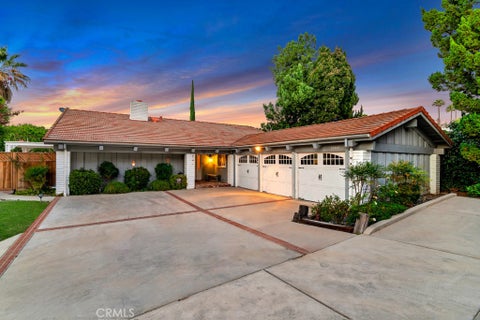 Photo of 21441 Picasso Place, Woodland Hills, CA 91364 (MLS # SR26207684)