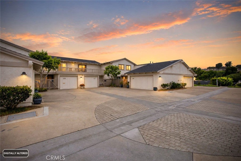 127 Avenida Adobe