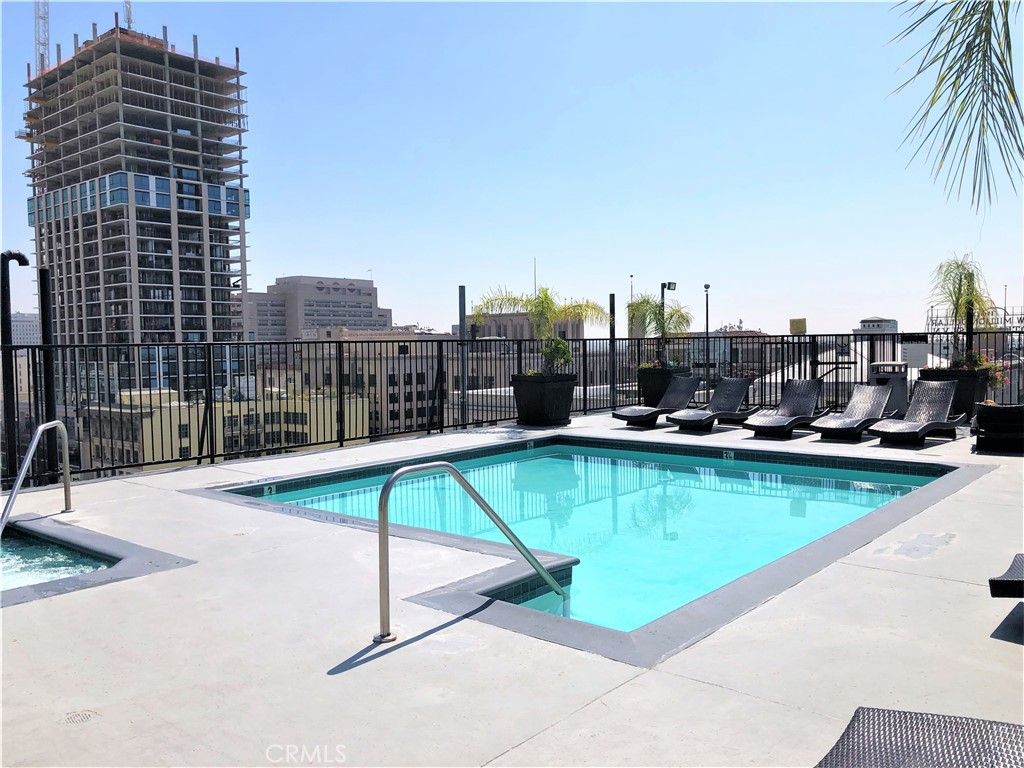 Photo of 312 W 5th Street #1205, Los Angeles, CA 90013 (MLS # SR26045888)