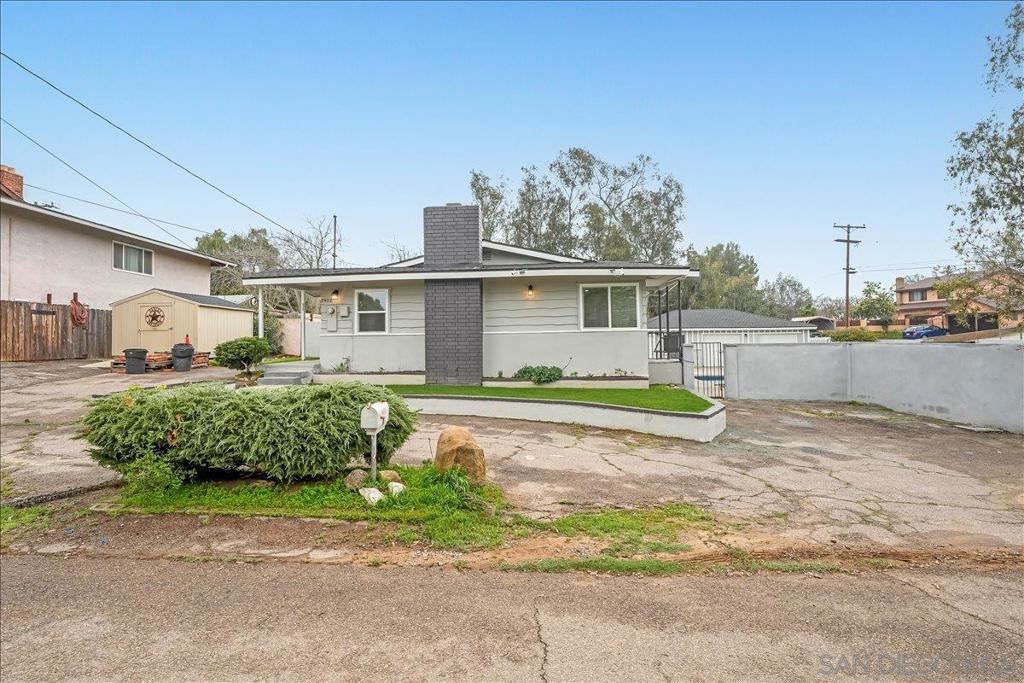 2408 Suncrest Blvd BLVD, El Cajon CA 92021