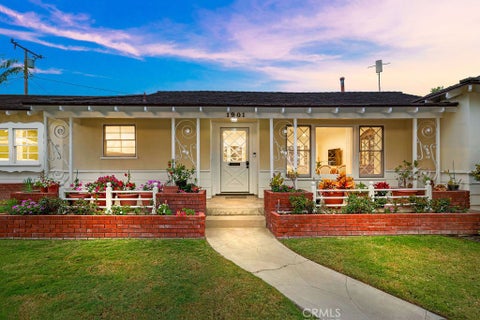 Photo of 1901 N Greenbrier Street, Santa Ana, CA 92706 (MLS # OC26112863)
