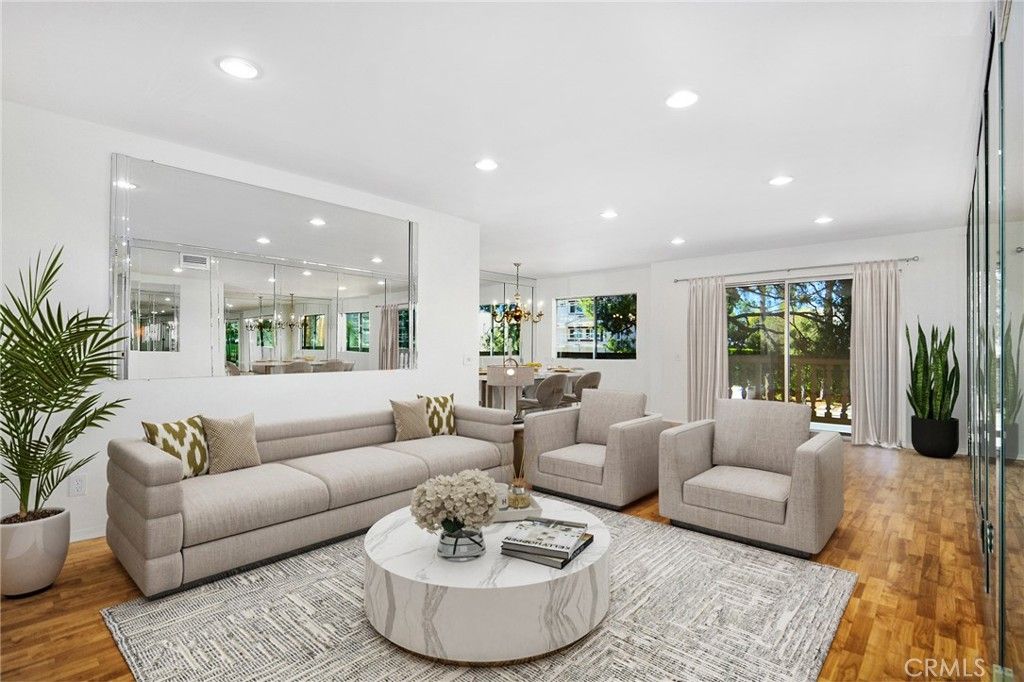 Photo of 5400 Lindley Avenue #101, Encino, CA 91316 (MLS # SR26039345)