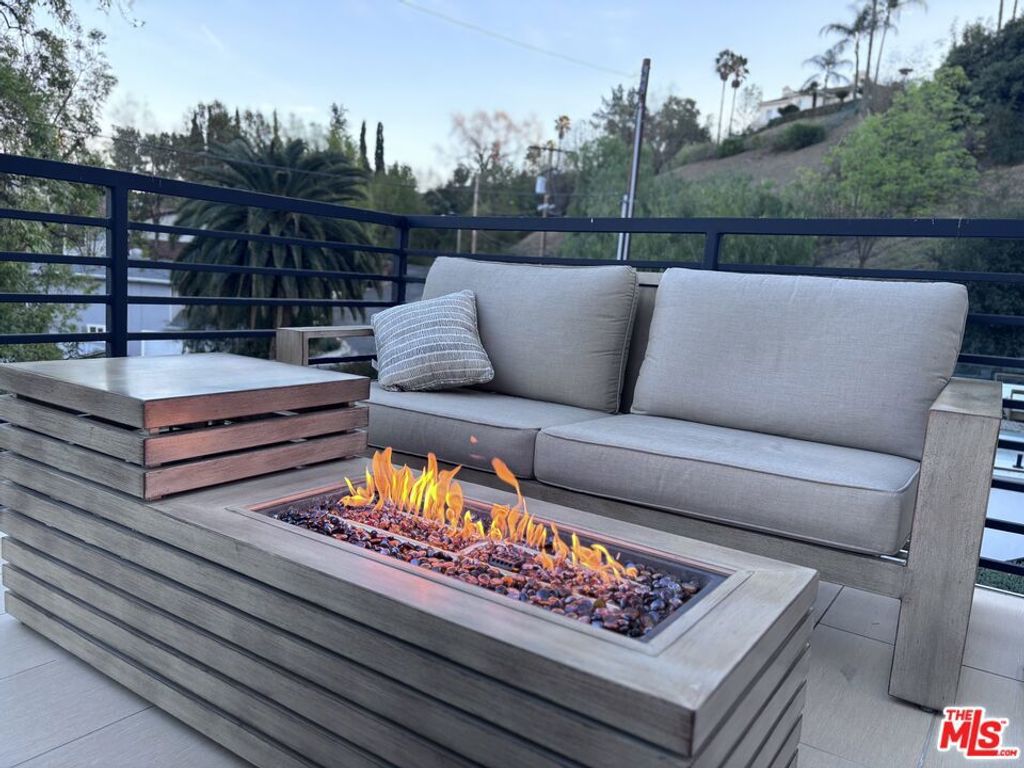 Photo of 4969 Llano Drive, Woodland Hills, CA 91364 (MLS # 25492541)