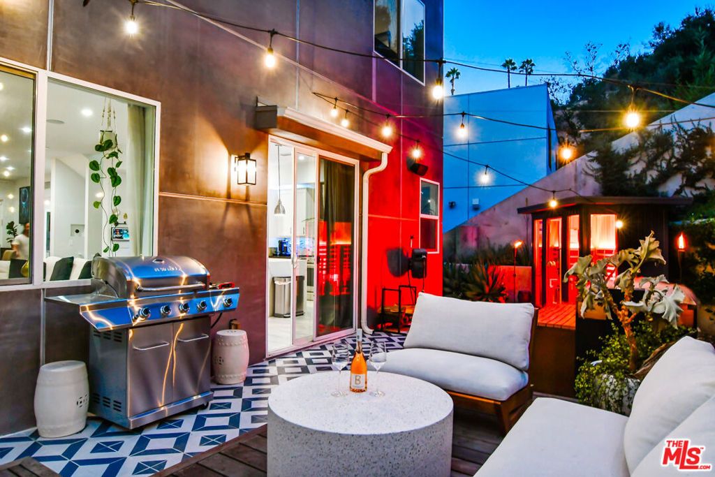 Photo of 4969 Llano Drive, Woodland Hills, CA 91364 (MLS # 25492541)