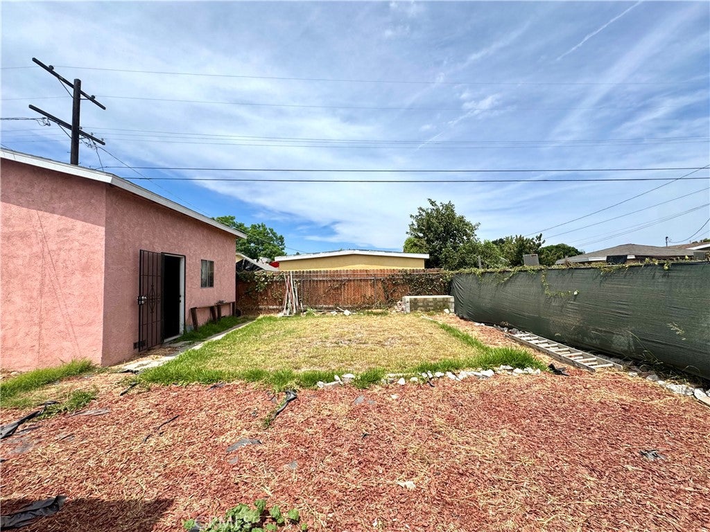823 E 102nd