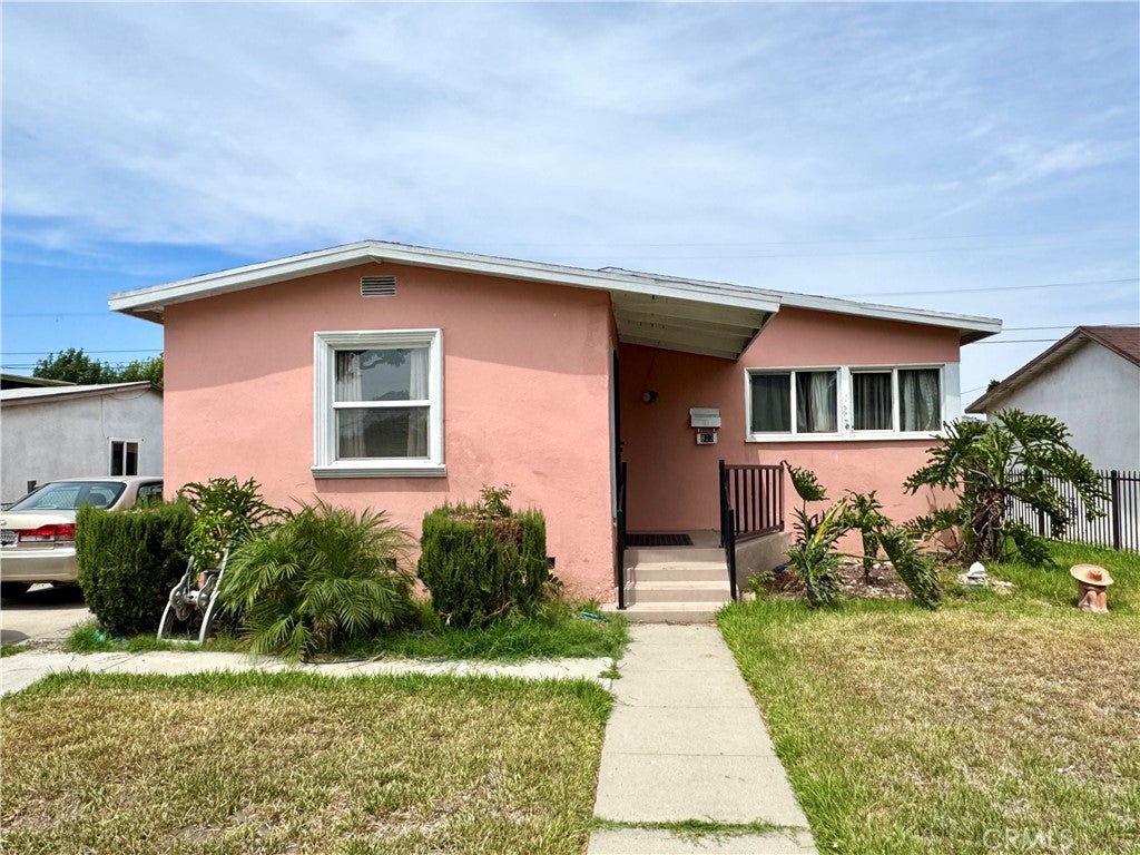 823 E 102nd