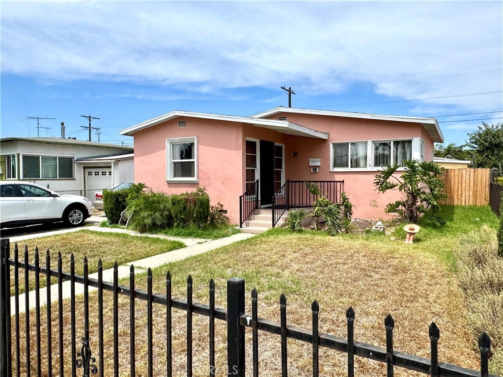 823 E 102nd