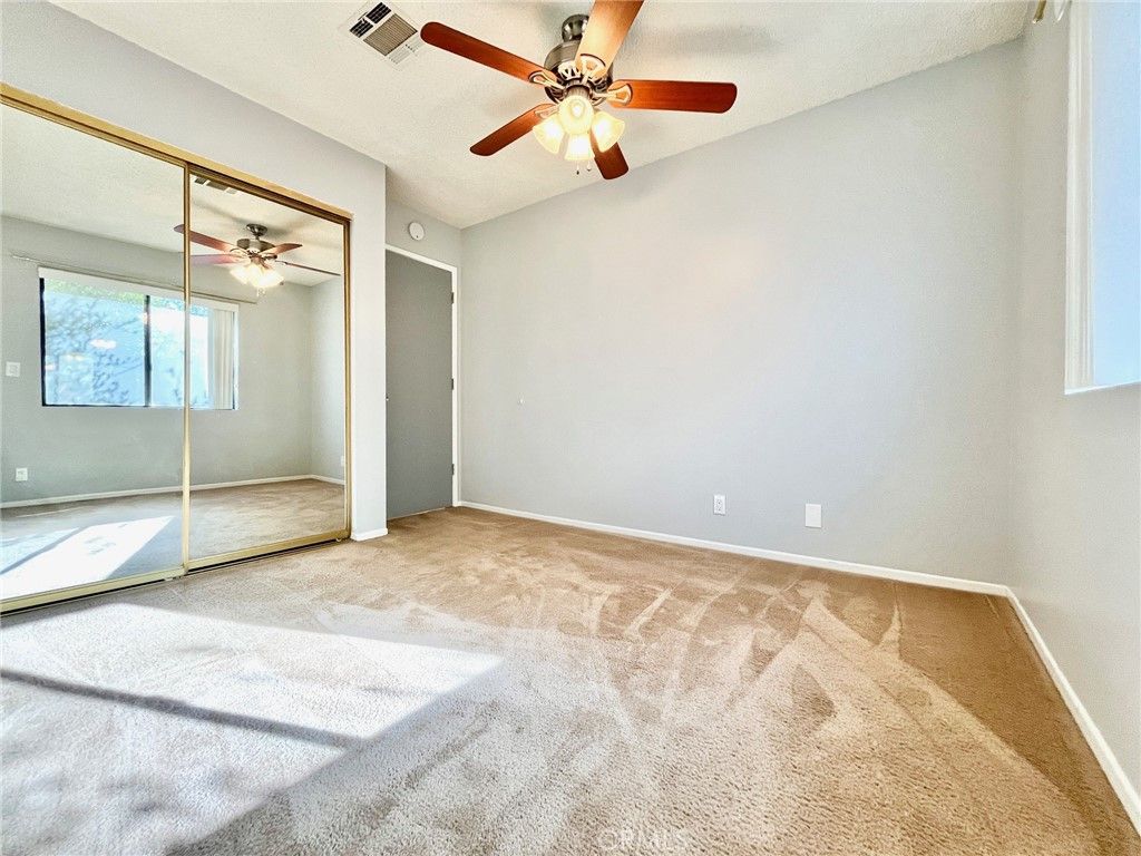 listing image 130722358243897729231