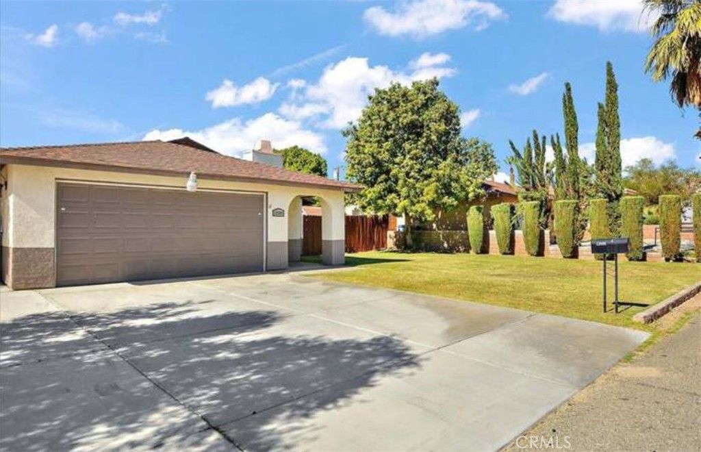 listing image 130729541123533123170