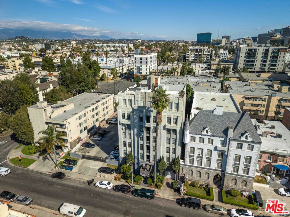 512 S Hobart Boulevard