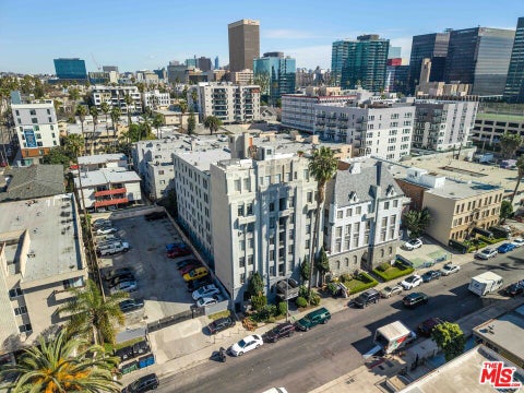 Photo of 512 S Hobart Boulevard, Los Angeles, CA 90020 (MLS # 26850047)